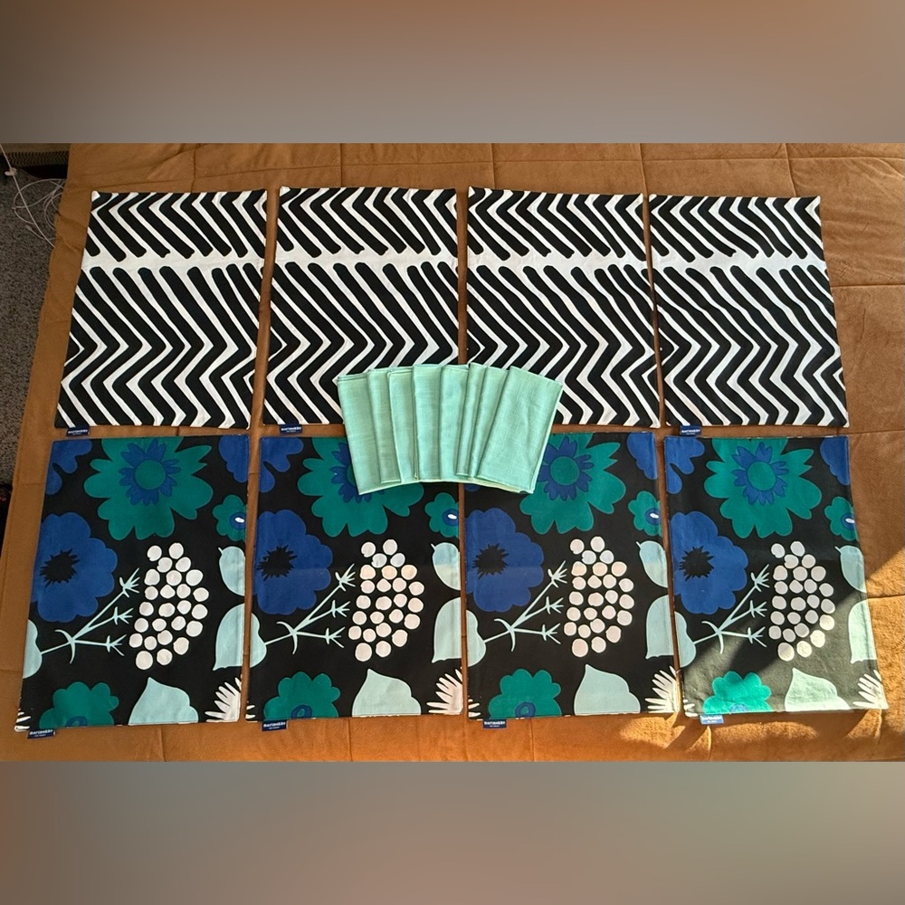 Marimekko for Target Set of 8 Reversible Placemats w/napkins